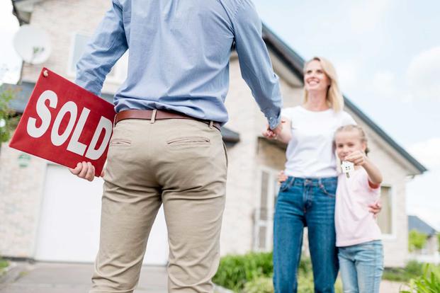 Realtor handing over keys to new home